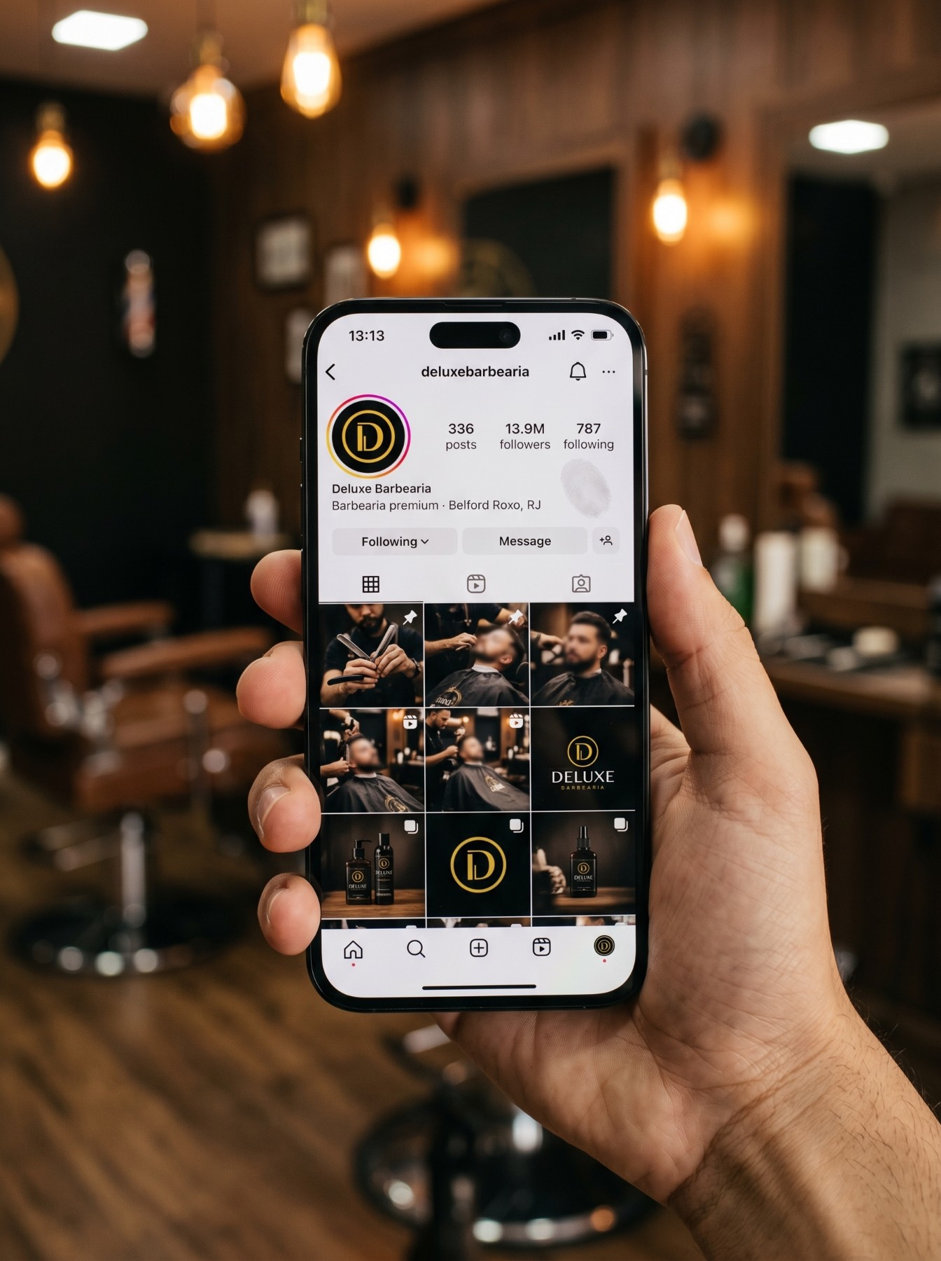 Perfil do Instagram da Deluxe Barbearia no celular