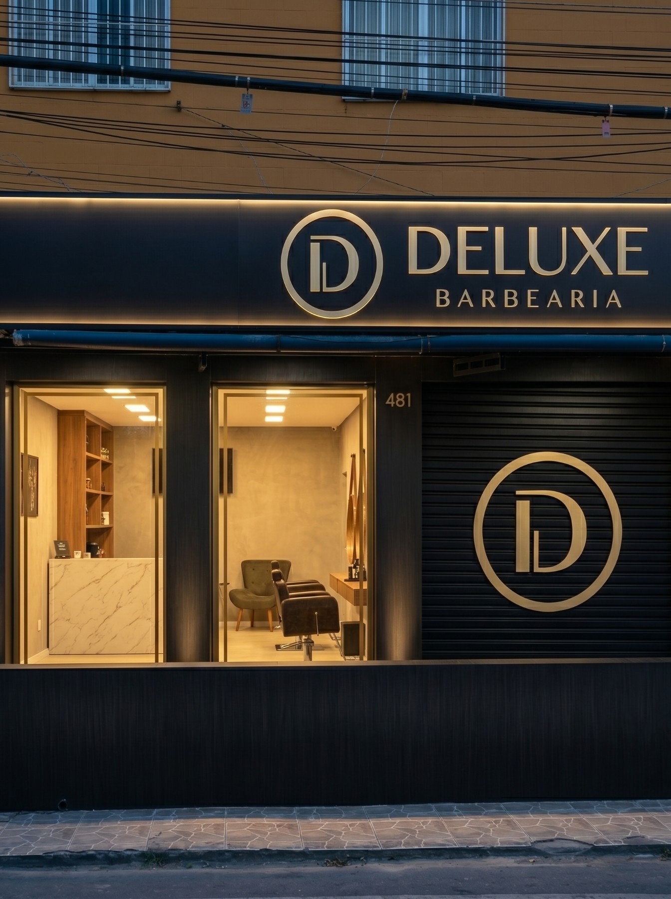 Fachada da Deluxe Barbearia na rua