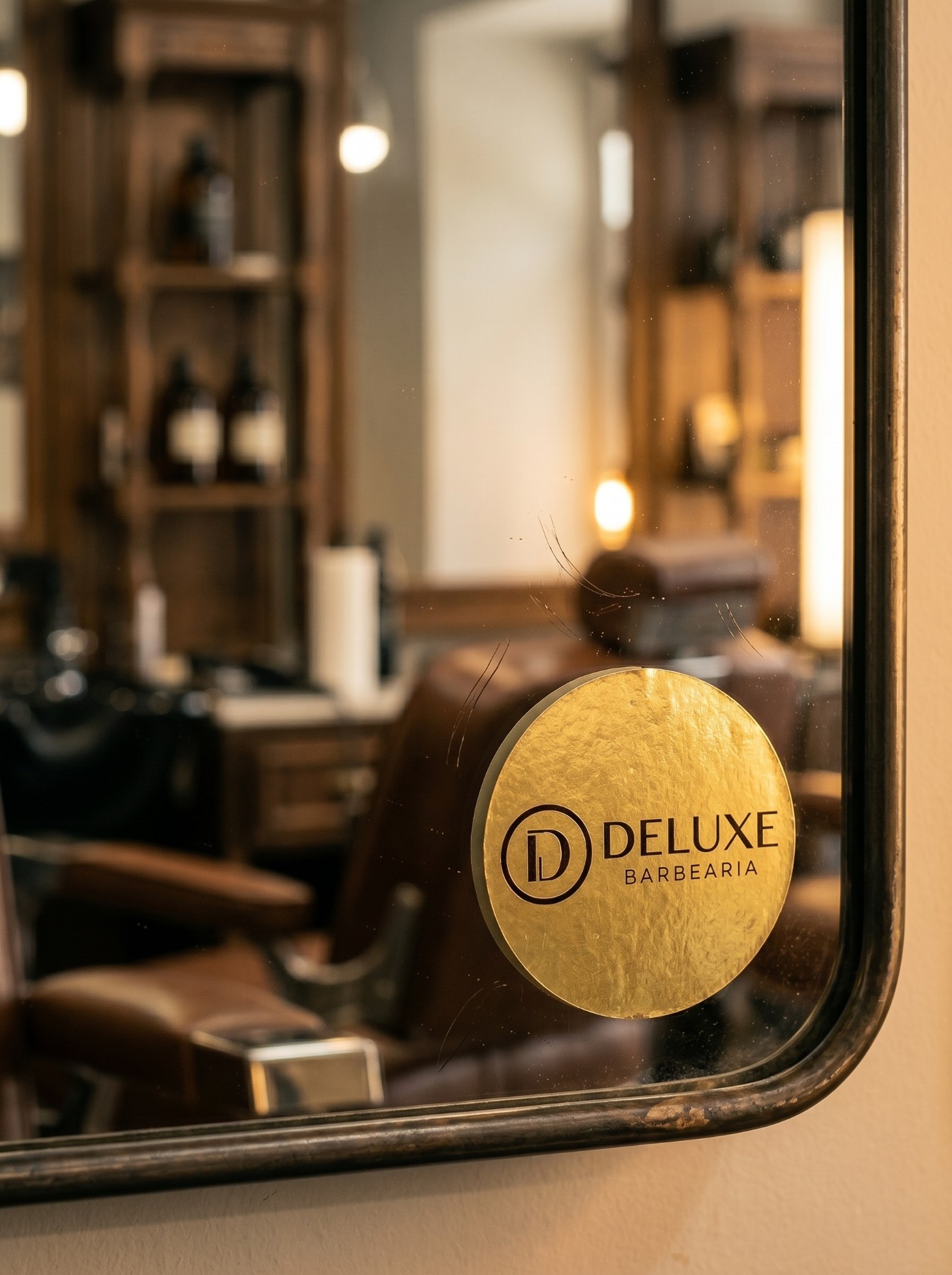 Lounge da Deluxe com o selo da marca